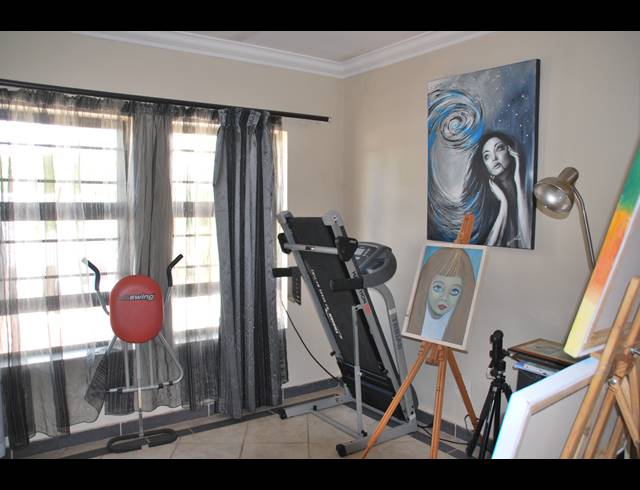 3 BEDROOM TOWNHOUSE FOR SALE IN BOT RIVER